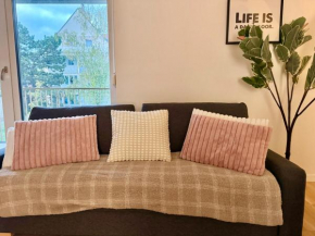 Stylish Apartment with Balcony near SCS